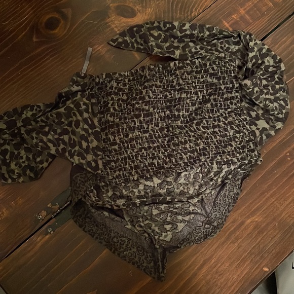 NWT Hollister Bandana top - Picture 2 of 4